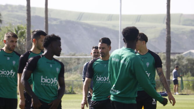 Los jugadores del Córdoba CF, durante la sesión de este miércoles.