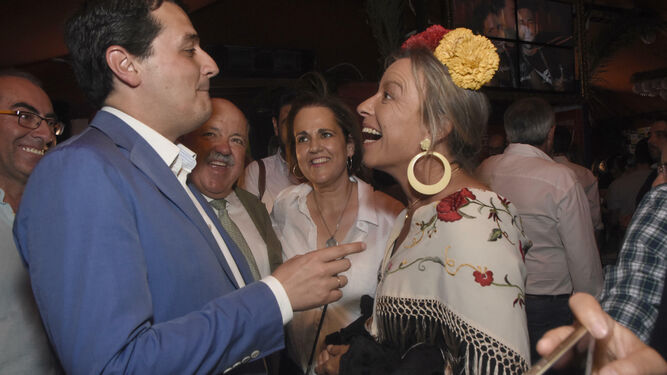 Bellido y Albás dialogan en una recepeción en la Feria de Córdoba